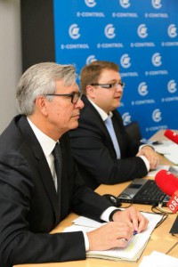 Die E-Control Vorstände Martin Graf (re) und Walter Boltz erwarten in 2015 durch die VKI-Aktion eine weitere Steigerung der Wechselrate bei Gas und Strom.