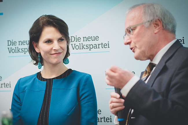 Univ. Prof. Dr. Reinhard Haller und Staatssekretärin Karoline Edtstadler