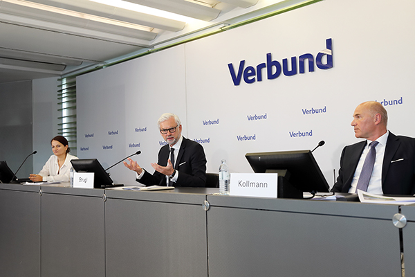 VERBUND-Vorstandsvorsitzender Dr. Michael Strugl und Finanzvorstand Dr. Peter F. Kollmann bei einer Pressekonferenz