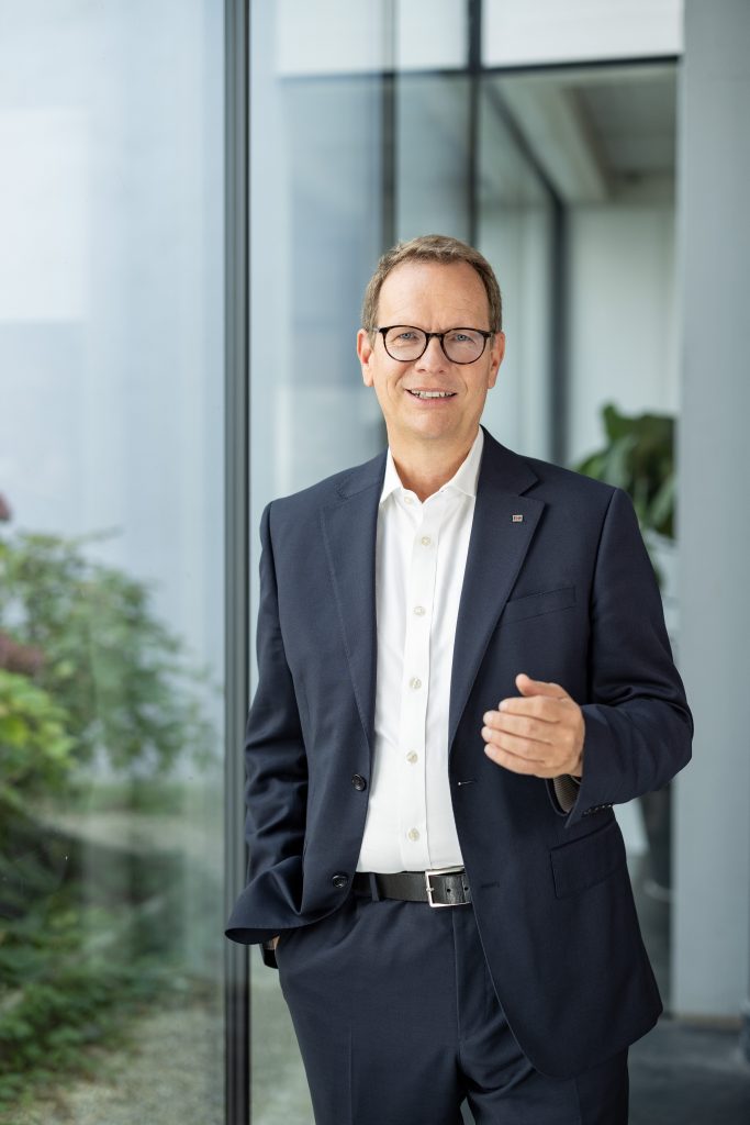CEO Stefan Szyszkowitz: „Ich bin stolz, dass sich die EVN AG nun zum Kreis jener 75 europäischen Unternehmen der Energiewirtschaft zählt, die sich ein wissenschaftsbasiertes 1,5 Grad- Ziel gesetzt hat“.
© detto