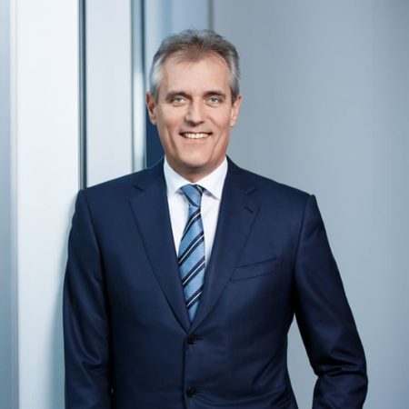 Dr. Rainer Seele lächelnd